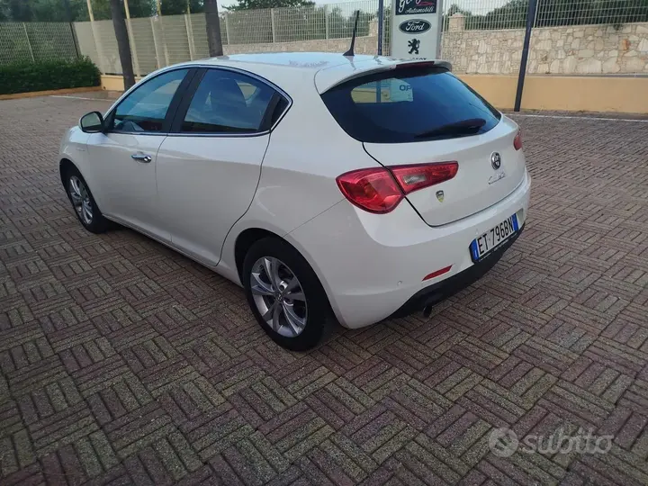 Alfa Romeo Giulietta 2013 photo 2