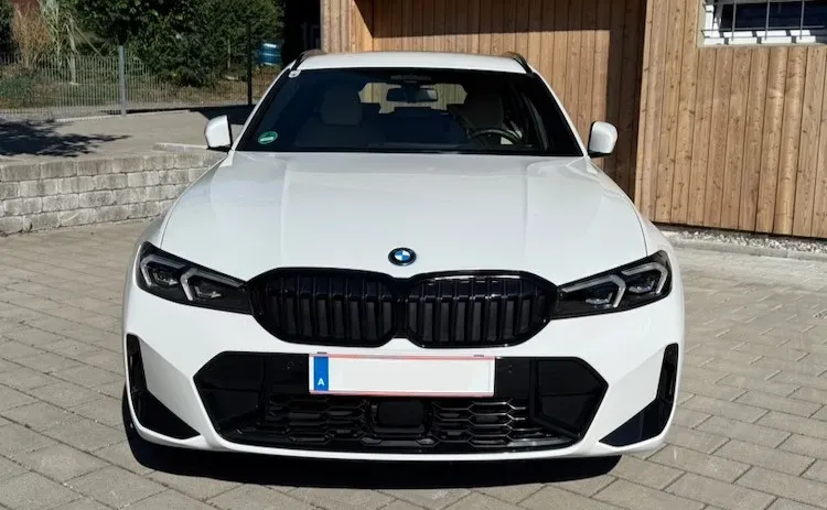 BMW 3 Series 2024 photo 3