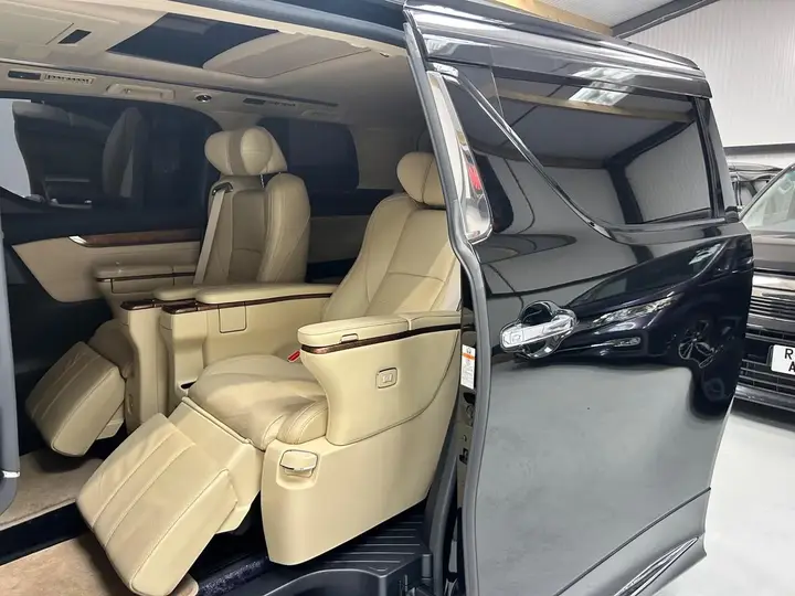 Toyota Alphard 2015 photo 3