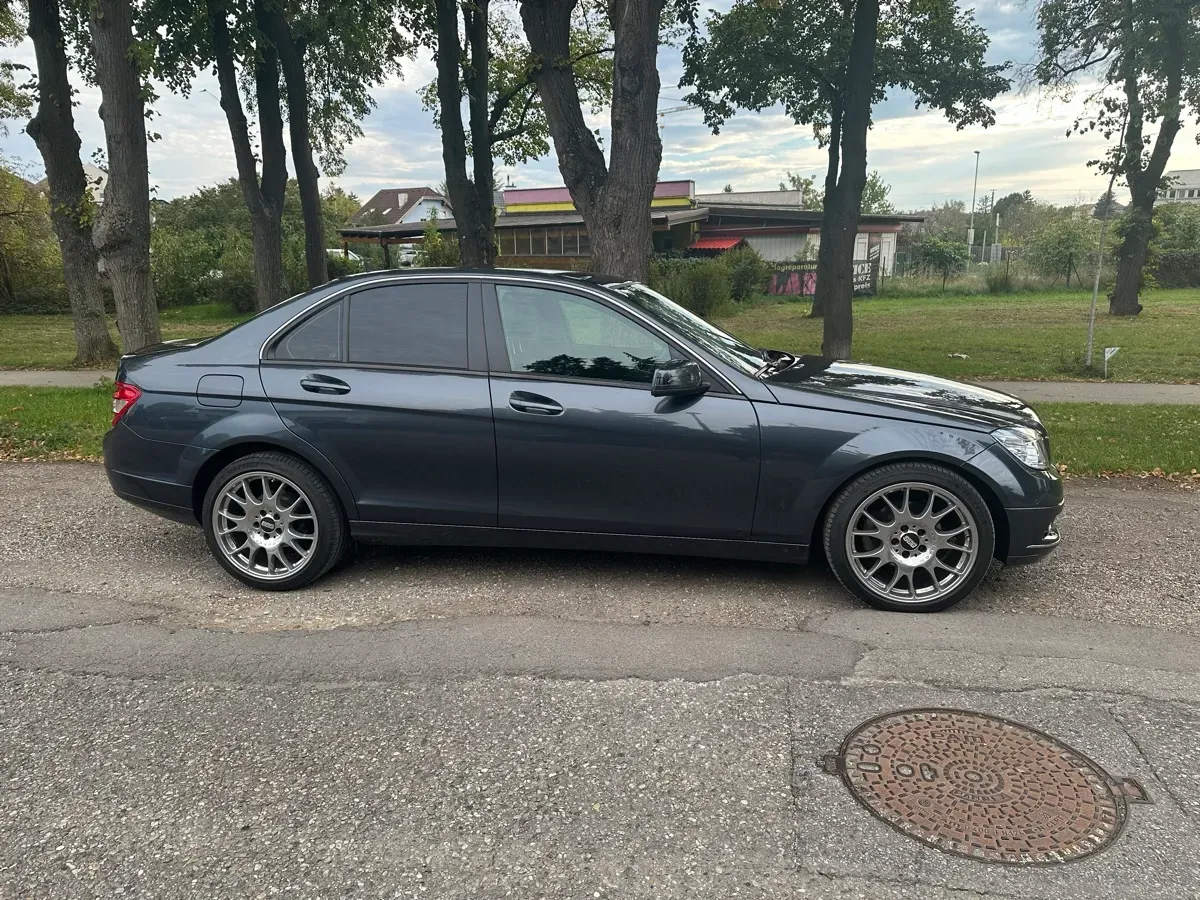 Mercedes-Benz C-Class 2011 photo 3