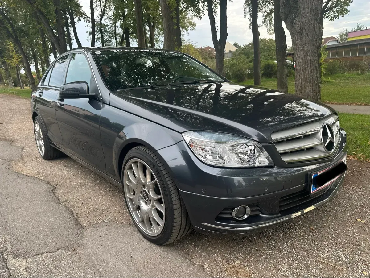 Mercedes-Benz C-Class 2011 photo 2