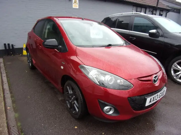 Mazda Mazda2 2013 photo 2