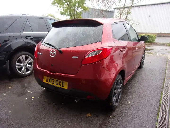 Mazda Mazda2 2013 photo 4