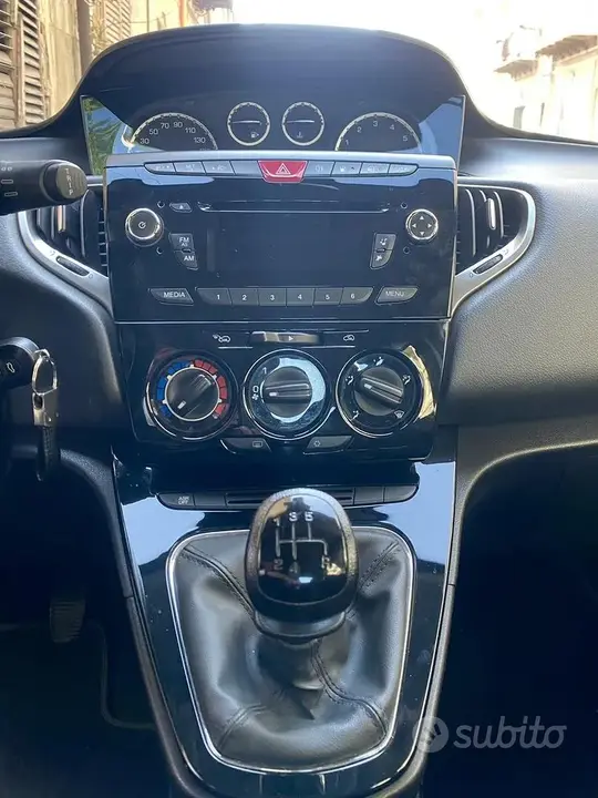 Lancia Ypsilon 2014 photo 4
