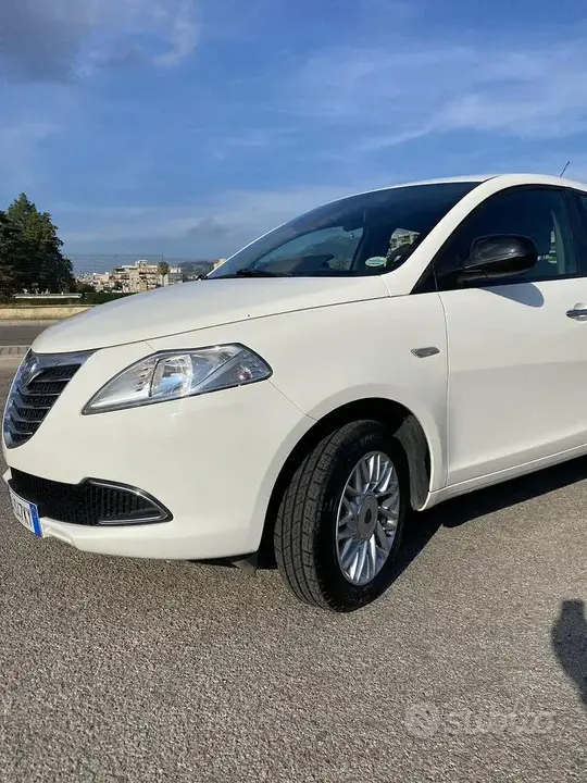 Lancia Ypsilon 2014 photo 2