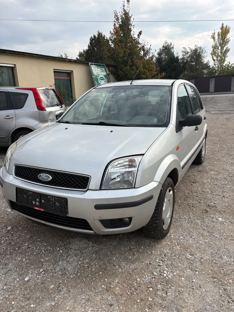 Ford Fusion 2004 photo 2
