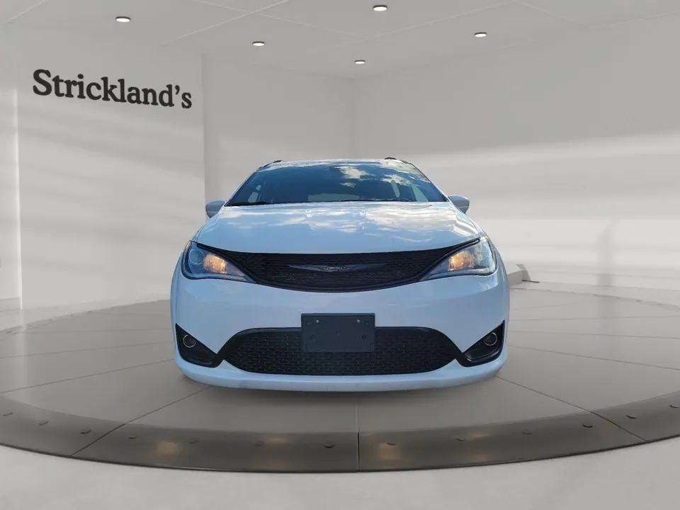 Chrysler Pacifica 2020 photo 2