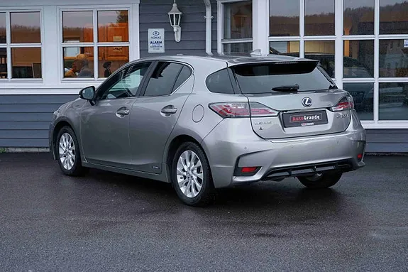 Lexus Ct200H 2017 photo 4