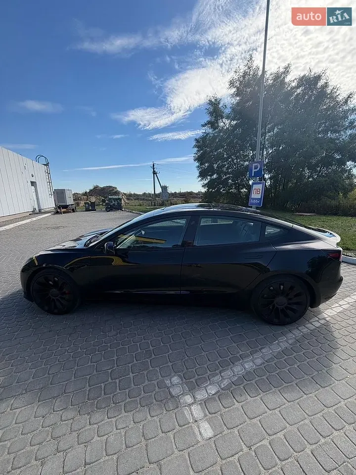 Tesla Model 3 2023 photo 3