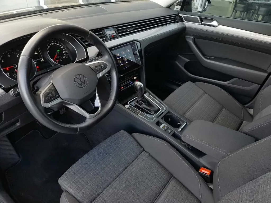 Volkswagen Passat 2022 photo 3