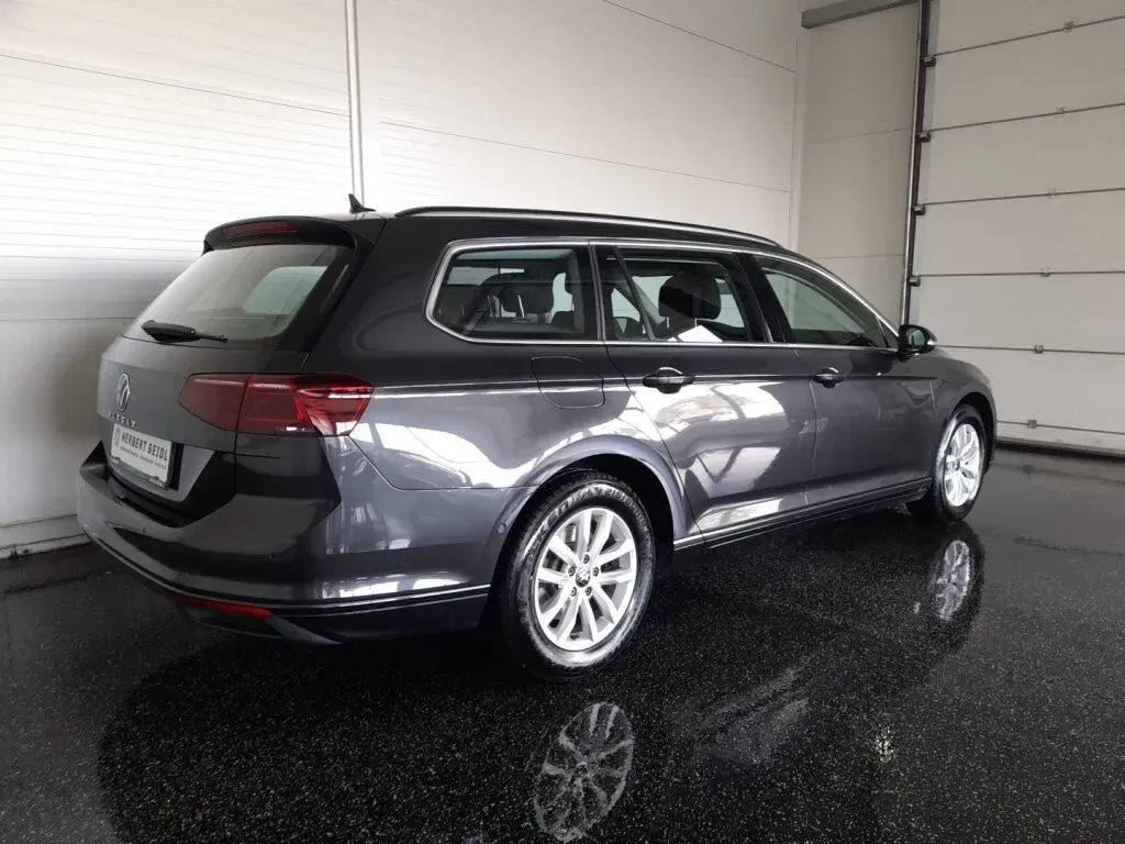 Volkswagen Passat 2022 photo 2