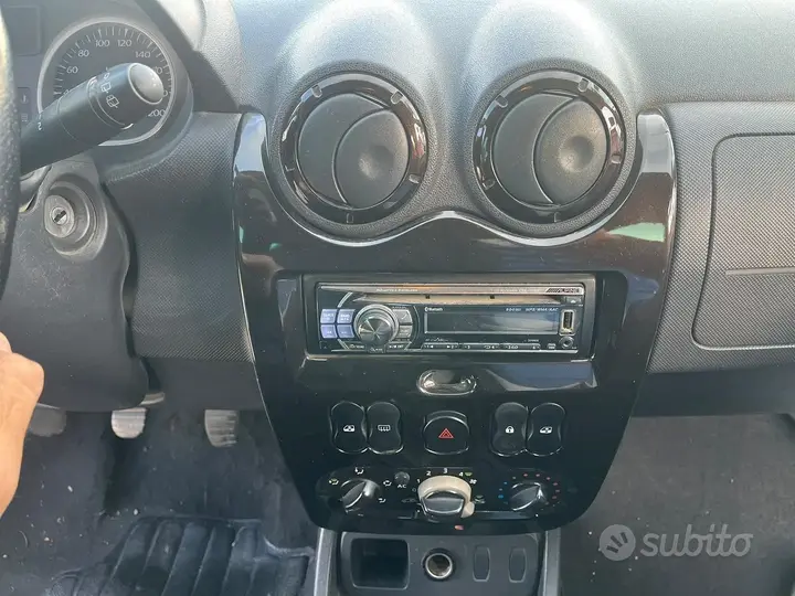 Dacia Duster 2011 photo 2