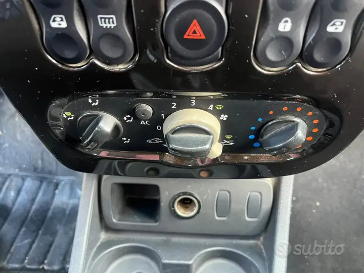 Dacia Duster 2011 photo 5