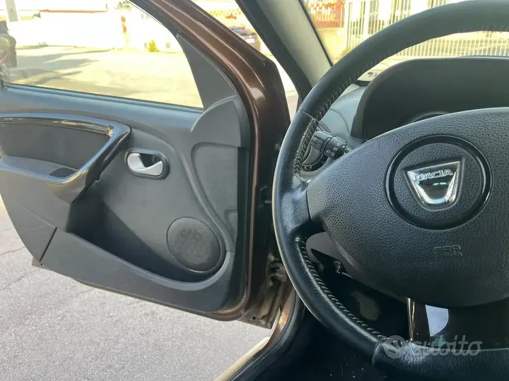 Dacia Duster 2011 photo 4