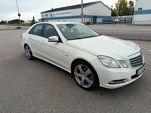 Mercedes-Benz E200 2012 photo 3