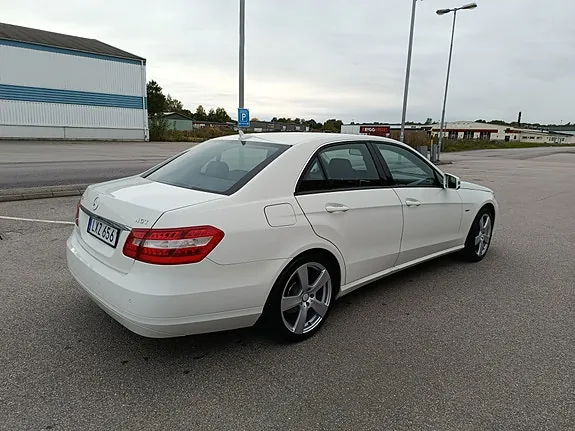 Mercedes-Benz E200 2012 photo 4
