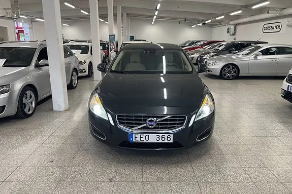 Volvo S60 2012 photo 2