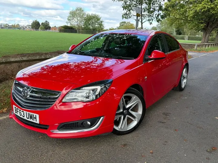 Vauxhall Insignia 2013 photo 2