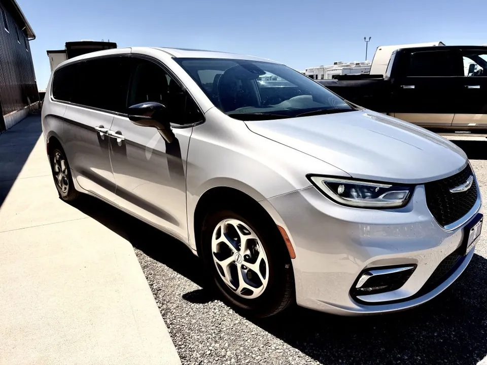 Chrysler Pacifica 2024 photo 3