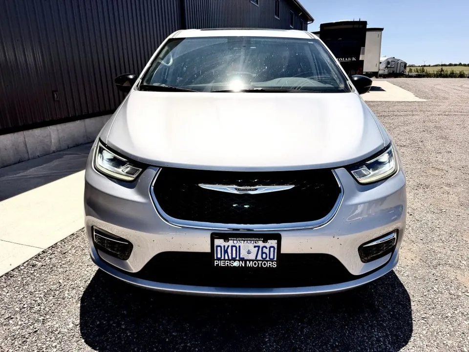 Chrysler Pacifica 2024 photo 2