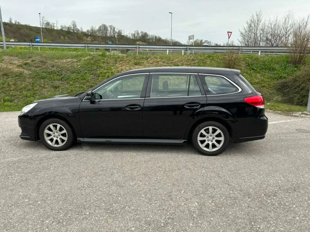 Subaru Legacy 2012 photo 2