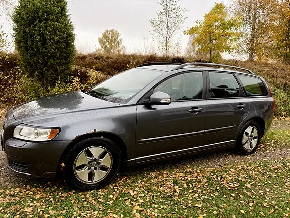 Volvo V50 2011 photo 2