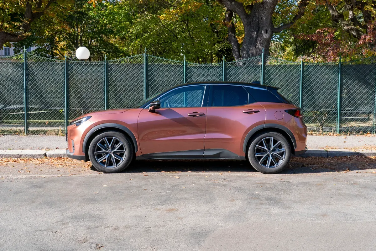 Lexus Lbx 2024 photo 2