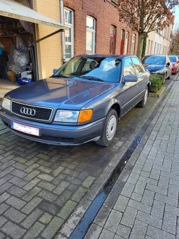 Audi 100