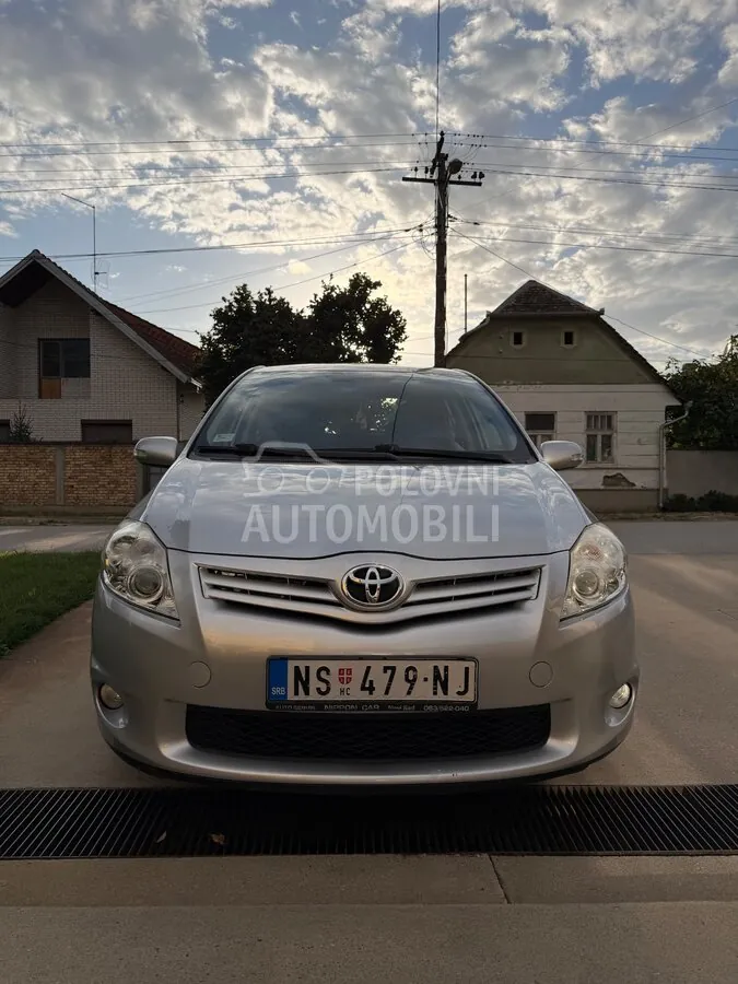 Toyota Auris 2011 photo 3