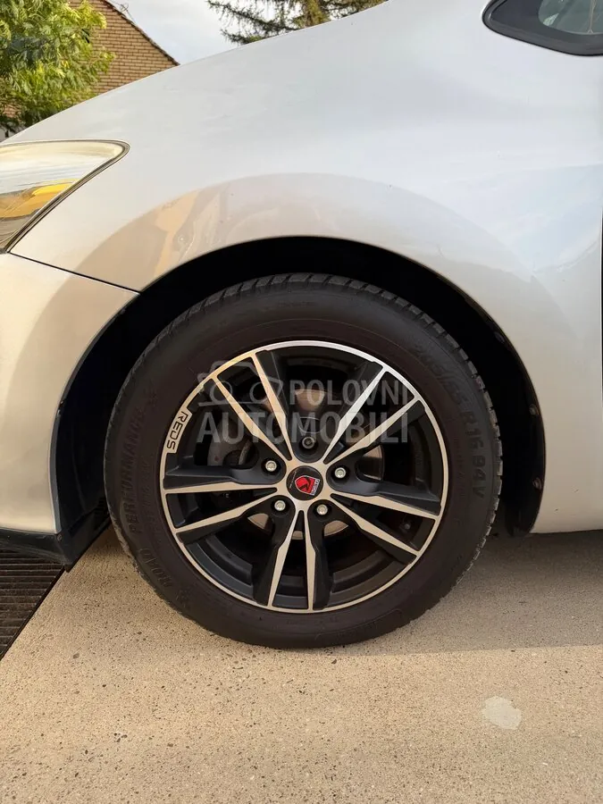 Toyota Auris 2011 photo 4