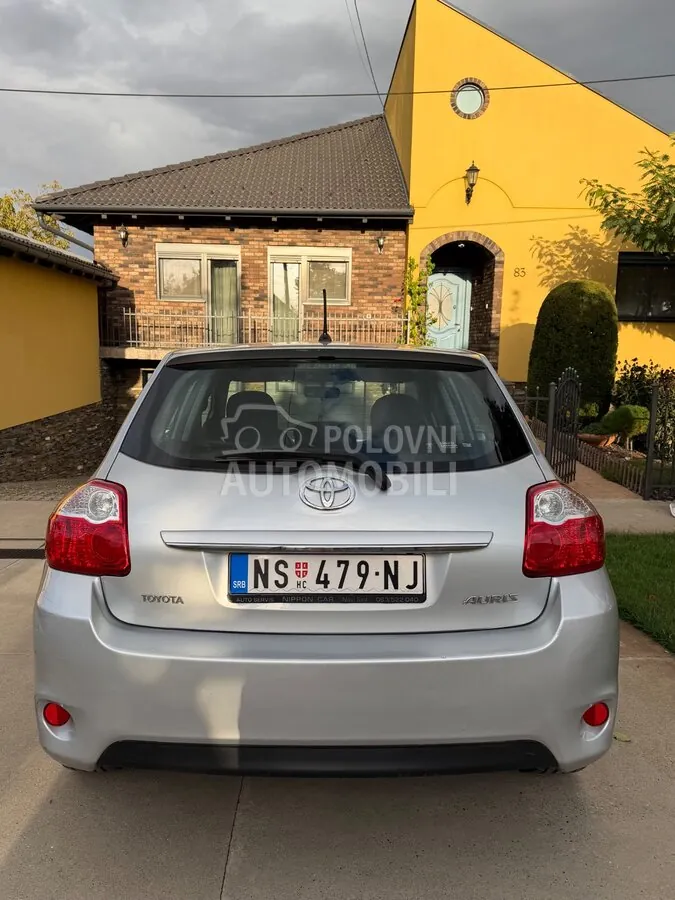 Toyota Auris 2011 photo 2