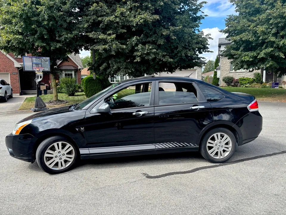 Ford Focus 2010 photo 2