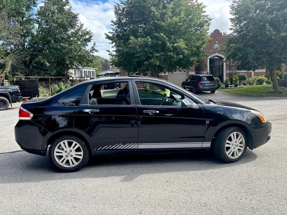 Ford Focus 2010 photo 5