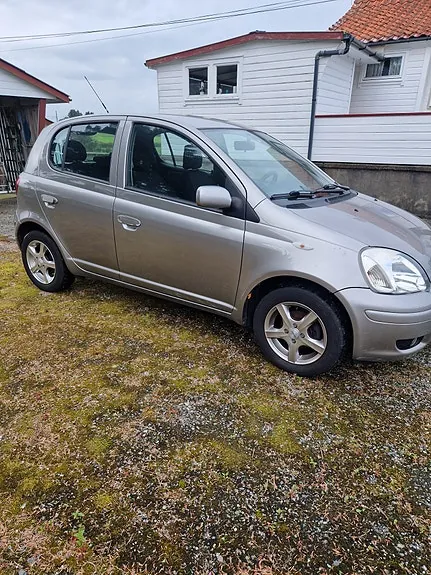 Toyota Yaris 2003 photo 3