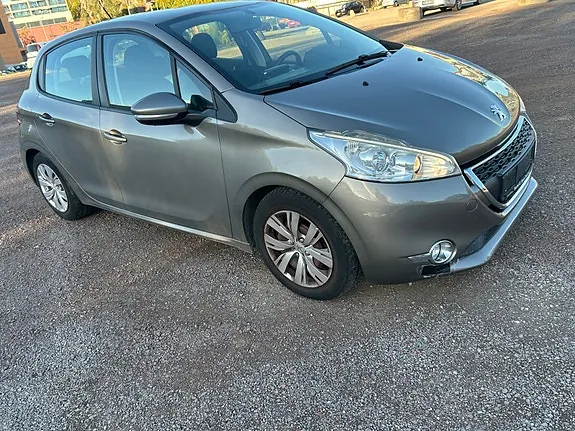 Peugeot 208 2012 photo 2