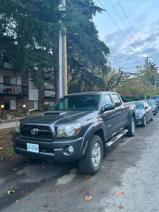 Toyota Tacoma 2011 photo 2