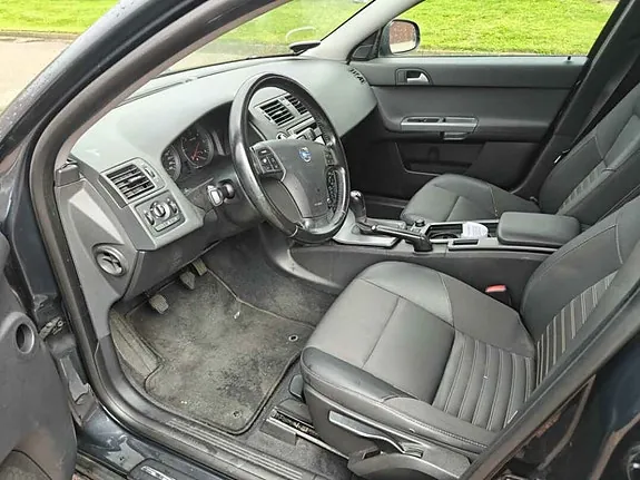 Volvo S40 2010 photo 2