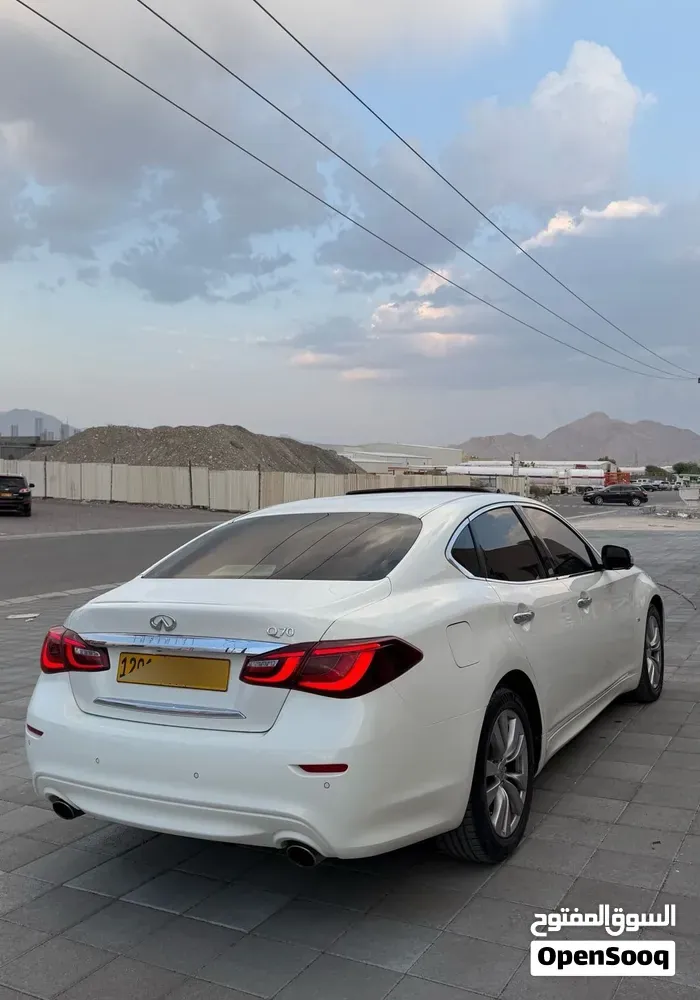 Infiniti Q70 2016 photo 2