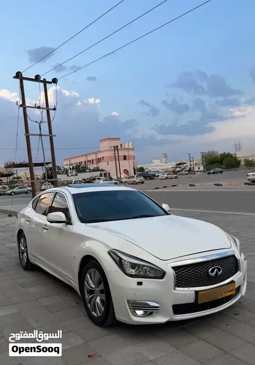 Infiniti Q70