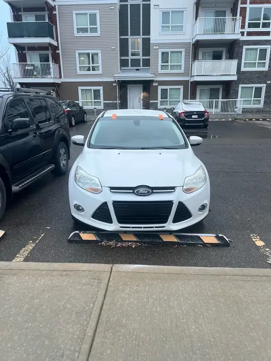 Ford Focus 2012 photo 2