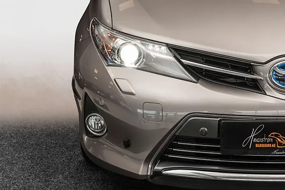 Toyota Auris 2013 photo 2