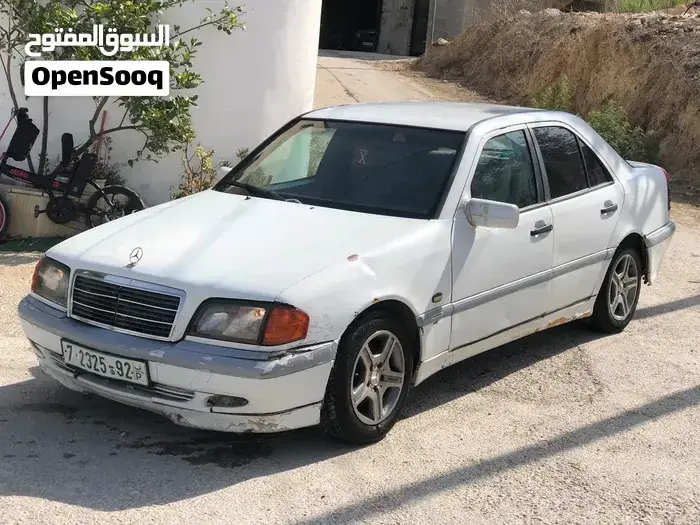 Mercedes-Benz 220