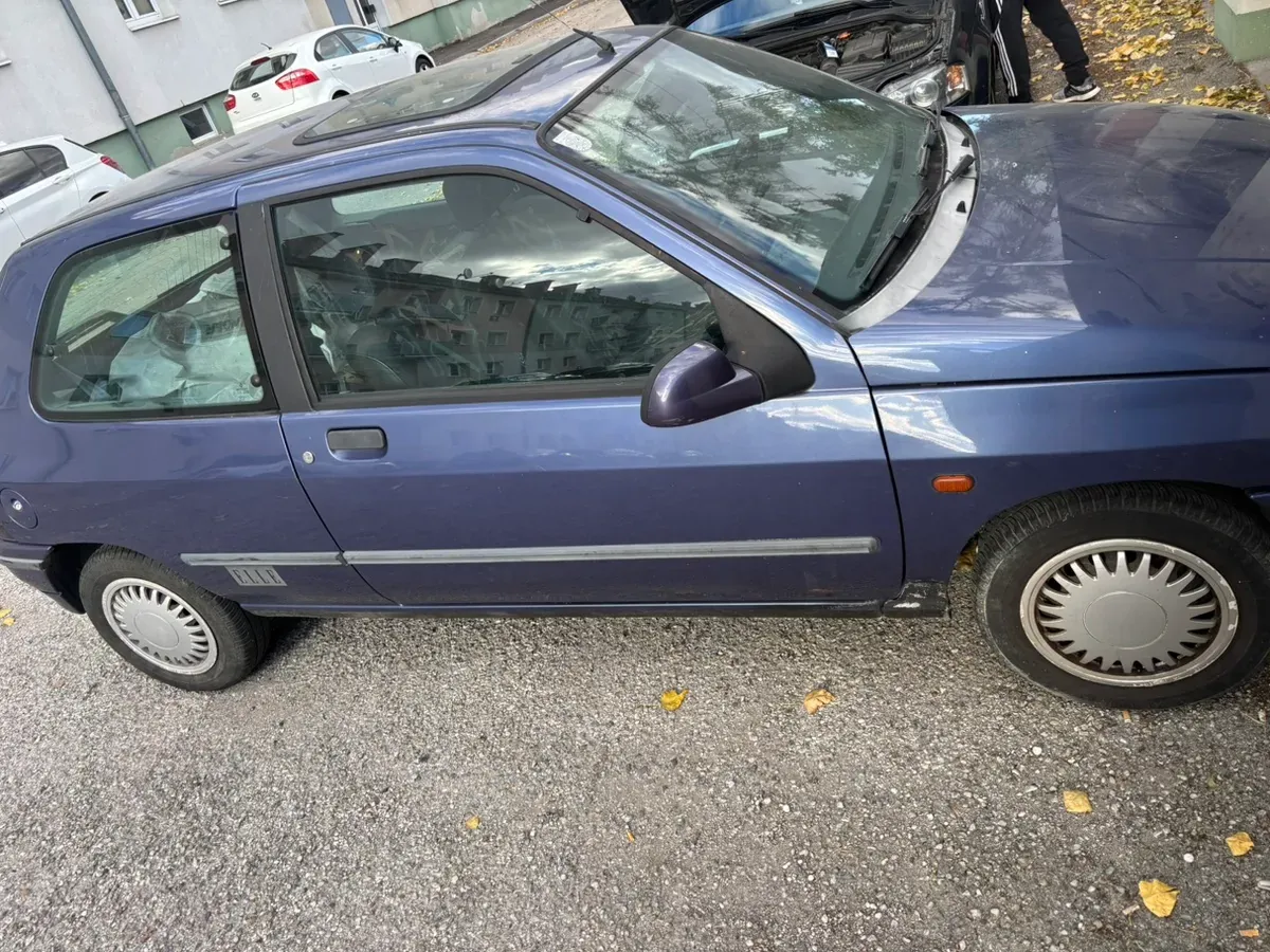 Renault Clio 1992 photo 2