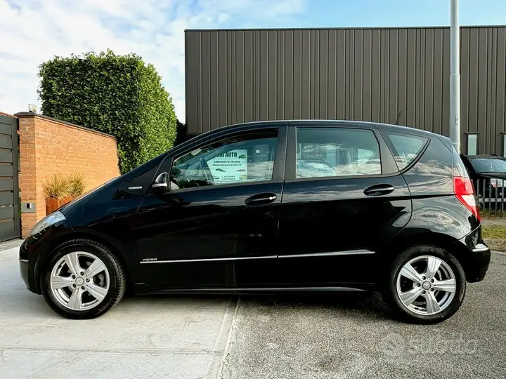 Mercedes-Benz A 180 2010 photo 5