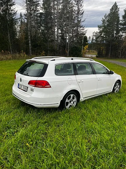 Volkswagen Passat 2012 photo 2