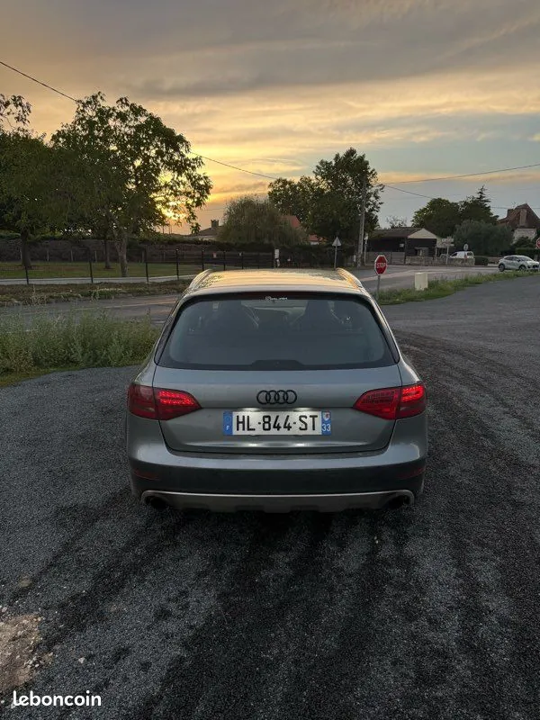 Audi A4 2009 photo 2
