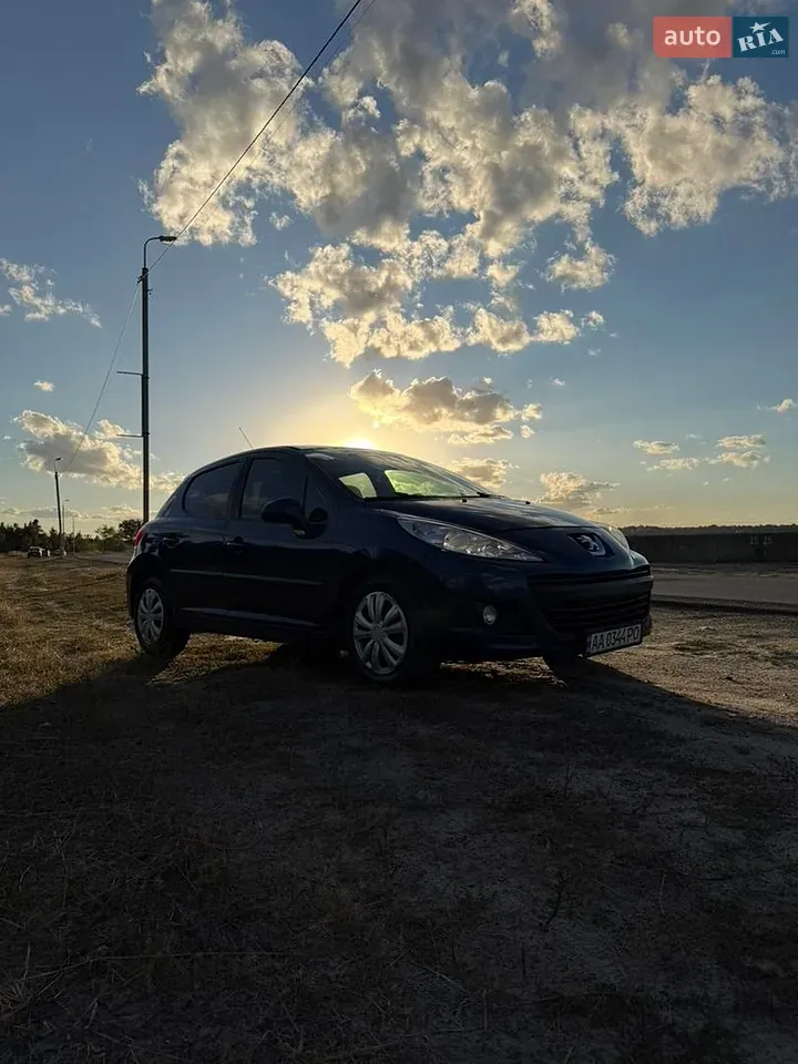 Peugeot 207 2010 photo 2