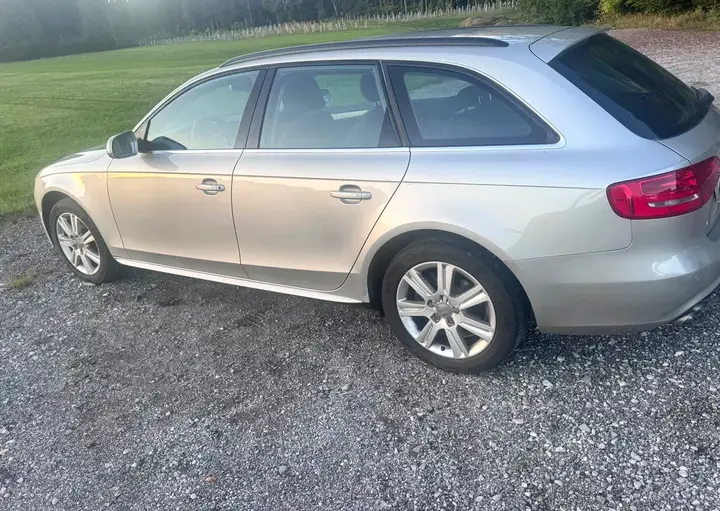 Audi A4 Avant 2012 photo 3