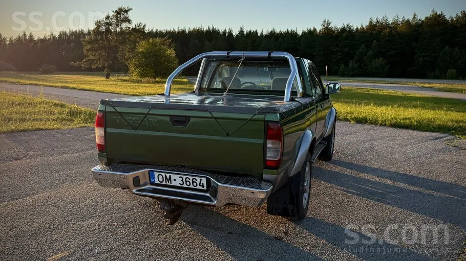 Nissan Navara 1999 photo 2