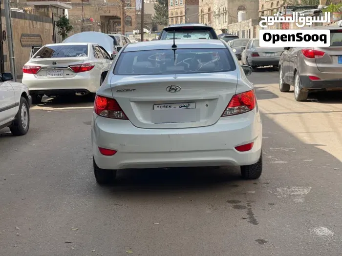 Hyundai Accent 2013 photo 4